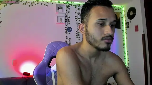 Snapshot of Raf_brunette chatting on 11, 1, 2025 Raf brunette online show from 11, 1, 2025