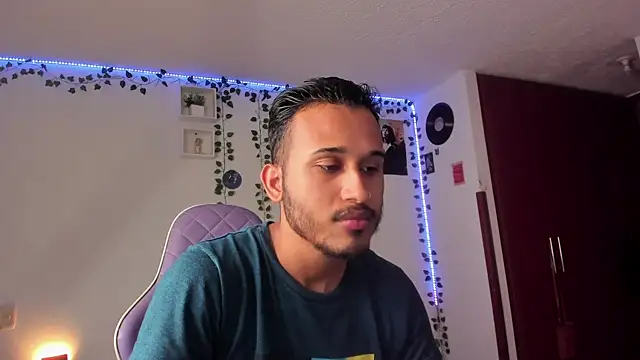 Snapshot of Raf_brunette chatting on 12, 1, 2025 Raf brunette online show from 12, 1, 2025