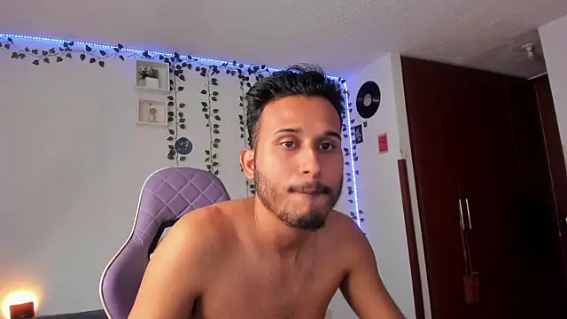 Snapshot of Raf_brunette chatting on 12, 1, 2025 Raf brunette online show from 12, 1, 2025