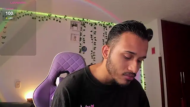 Snapshot of Raf_brunette chatting on 13, 1, 2025 Raf brunette online show from 13, 1, 2025