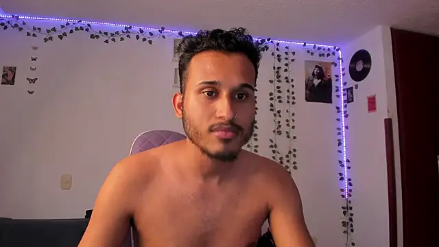 Snapshot of Raf_brunette chatting on 15, 1, 2025 Raf brunette online show from 15, 1, 2025