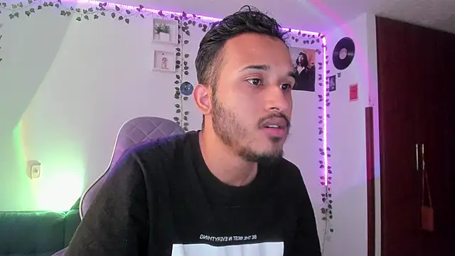 Snapshot of Raf_brunette chatting on 18, 1, 2025 Raf brunette online show from 18, 1, 2025