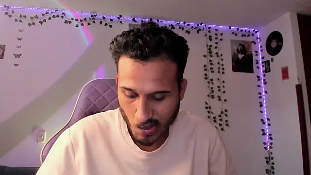 Snapshot of Raf_brunette chatting on 30, 1, 2025 Raf brunette online show from 30, 1, 2025