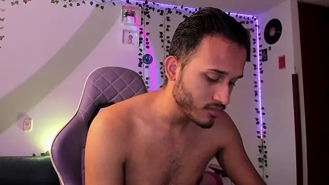 Snapshot of Raf_brunette chatting on 31, 1, 2025 Raf brunette online show from 31, 1, 2025