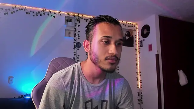 Snapshot of Raf_brunette chatting on 3, 2, 2025 Raf brunette online show from 3, 2, 2025