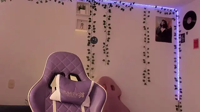 Snapshot of Raf_brunette chatting on 7, 2, 2025 Raf brunette online show from 7, 2, 2025