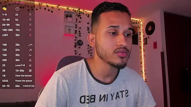 Snapshot of Raf_brunette chatting on 11, 2, 2025 Raf brunette online show from 11, 2, 2025