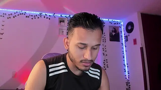 Snapshot of Raf_brunette chatting on 17, 2, 2025 Raf brunette online show from 17, 2, 2025