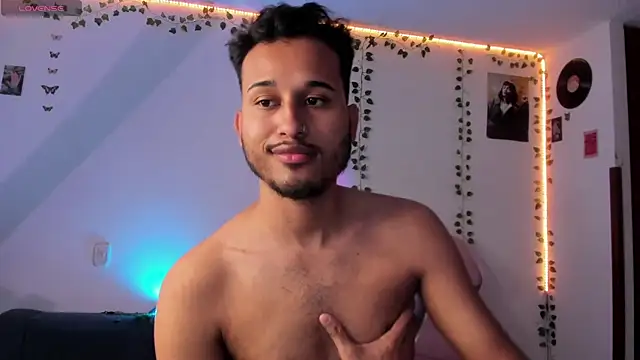 Snapshot of Raf_brunette chatting on 20, 2, 2025 Raf brunette online show from 20, 2, 2025