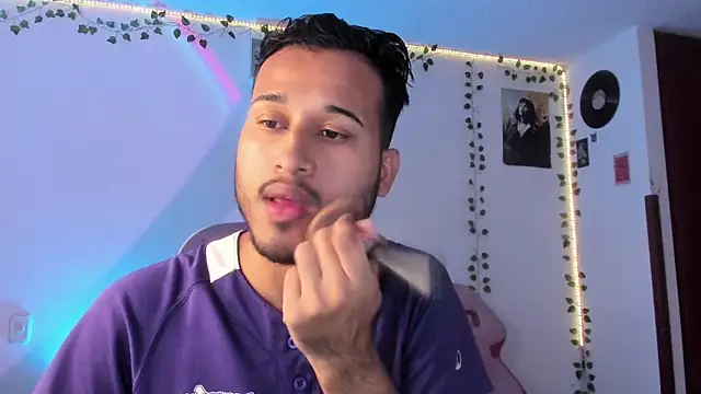 Snapshot of Raf_brunette chatting on 21, 2, 2025 Raf brunette online show from 21, 2, 2025