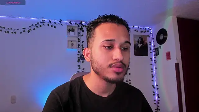 Snapshot of Raf_brunette chatting on 25, 2, 2025 Raf brunette online show from 25, 2, 2025