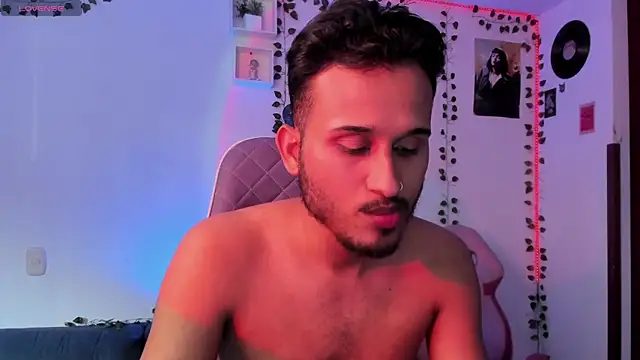 Snapshot of Raf_brunette chatting on 28, 2, 2025 Raf brunette online show from 28, 2, 2025