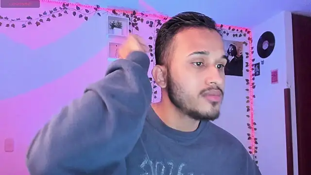 Snapshot of Raf_brunette chatting on 2, 3, 2025 Raf brunette online show from 2, 3, 2025