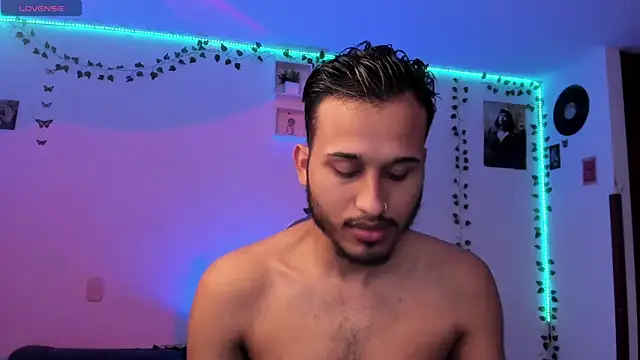 Snapshot of Raf_brunette chatting on 4, 3, 2025 Raf brunette online show from 4, 3, 2025