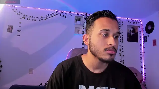 Snapshot of Raf_brunette chatting on 5, 3, 2025 Raf brunette online show from 5, 3, 2025