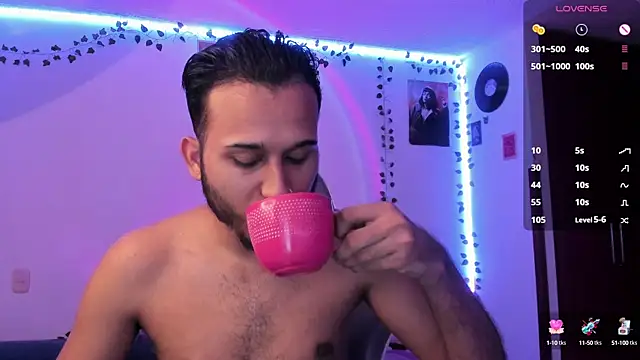 Snapshot of Raf_brunette chatting on 8, 3, 2025 Raf brunette online show from 8, 3, 2025