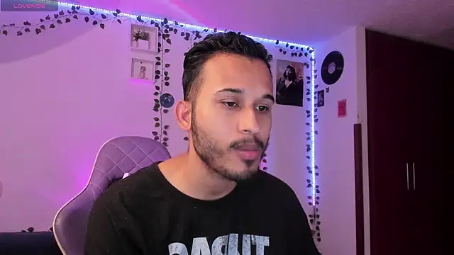 Snapshot of Raf_brunette chatting on 10, 3, 2025 Raf brunette online show from 10, 3, 2025