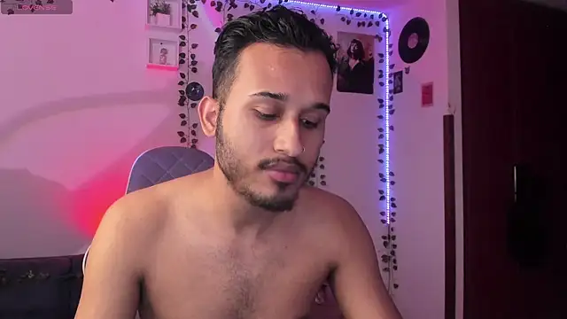 Snapshot of Raf_brunette chatting on 11, 3, 2025 Raf brunette online show from 11, 3, 2025