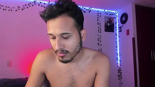 Snapshot of Raf_brunette chatting on 12, 3, 2025 Raf brunette online show from 12, 3, 2025