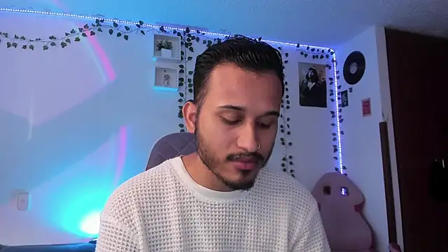 Snapshot of Raf_brunette chatting on 13, 3, 2025 Raf brunette online show from 13, 3, 2025