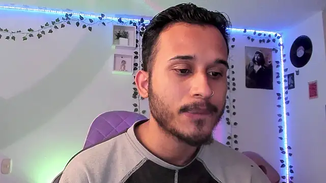 Snapshot of Raf_brunette chatting on 17, 3, 2025 Raf brunette online show from 17, 3, 2025