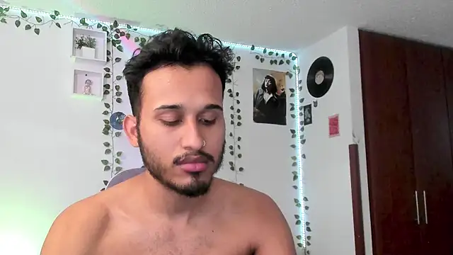 Snapshot of Raf_brunette chatting on 19, 3, 2025 Raf brunette online show from 19, 3, 2025