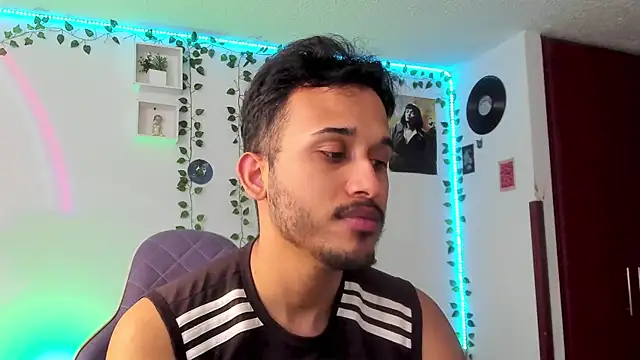 Snapshot of Raf_brunette chatting on 21, 3, 2025 Raf brunette online show from 21, 3, 2025