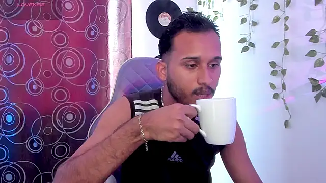 Snapshot of Raf_brunette chatting on 2, 10, 2025 Raf brunette online show from 2, 10, 2025