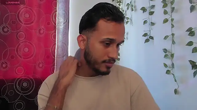 Snapshot of Raf_brunette chatting on 7, 10, 2025 Raf brunette online show from 7, 10, 2025