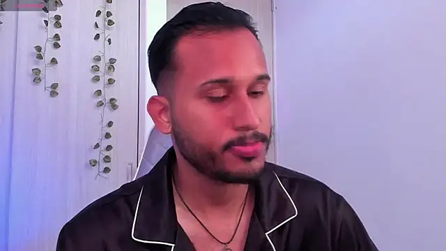 Snapshot of Raf_brunette chatting on 19, 12, 2025 Raf brunette online show from 19, 12, 2025