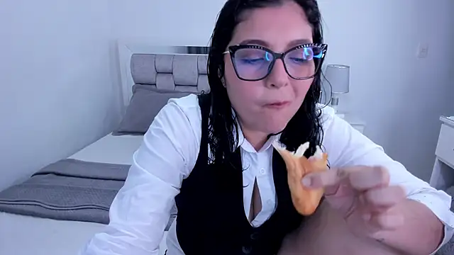 Camilaa bueno online show from 30, 4, 2026