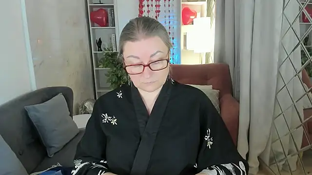 AlexandraKind online show from 6, 2, 2026