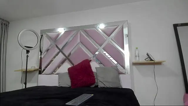 Snapshot of Violeett chatting on 6, 12, 2024 Violeett online show from 6, 12, 2024