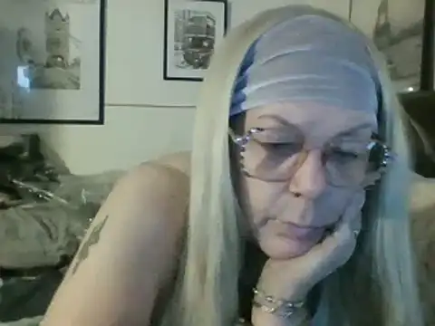 housewife shantie online show from 12, 3, 2025