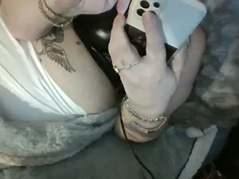 housewife shantie online show from 15, 3, 2025