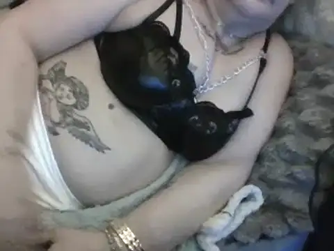 housewife shantie online show from 17, 3, 2025