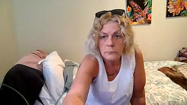 housewife shantie online show from 10, 5, 2026