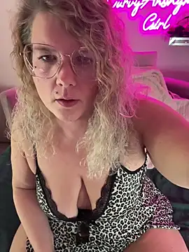 CurvyAnonymousGirl89 online show from 13, 11, 2025