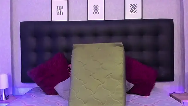 Snapshot of MeleekXXX_ chatting on 5, 2, 2025 MeleekXXX  online show from 5, 2, 2025