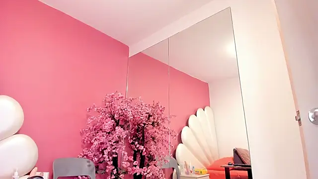 Zoey Donovan online show from 6, 3, 2025