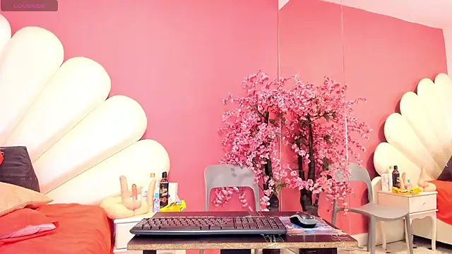 Zoey Donovan online show from 12, 3, 2025