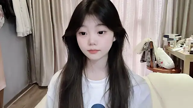 Snapshot of yangyang-1115 chatting on 5, 3, 2025 yangyang-1115 online show from 5, 3, 2025