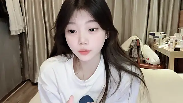 Snapshot of yangyang-1115 chatting on 5, 3, 2025 yangyang-1115 online show from 5, 3, 2025