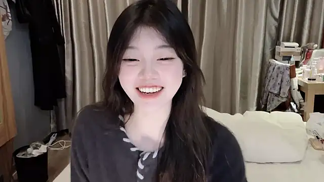 Snapshot of yangyang-1115 chatting on 12, 3, 2025 yangyang-1115 online show from 12, 3, 2025