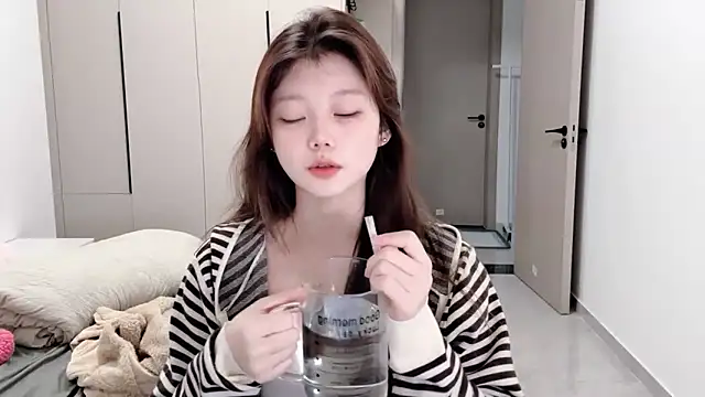 Snapshot of yangyang-1115 chatting on 9, 10, 2025 yangyang-1115 online show from 9, 10, 2025