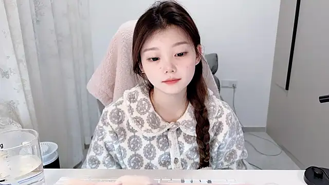 Snapshot of yangyang-1115 chatting on 13, 11, 2025 yangyang-1115 online show from 13, 11, 2025