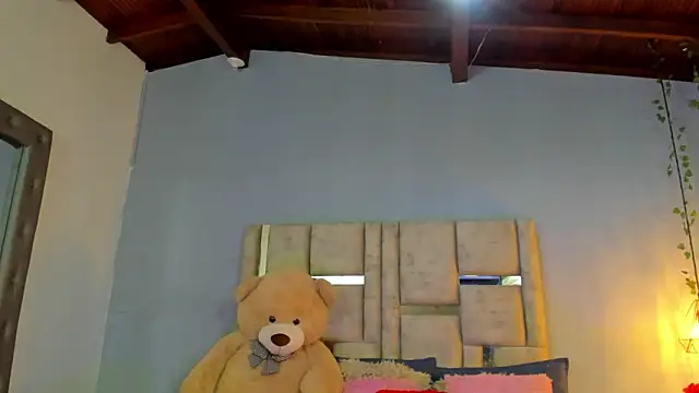 AshleyHill2 online show from 12, 9, 2025