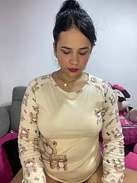 Snapshot of Leyna_Kenet chatting on 18, 1, 2025 Leyna Kenet online show from 18, 1, 2025