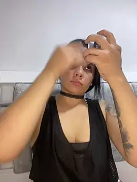 Snapshot of Leyna_Kenet chatting on 22, 1, 2025 Leyna Kenet online show from 22, 1, 2025