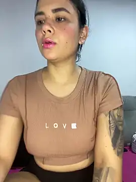 Snapshot of Leyna_Kenet chatting on 28, 2, 2025 Leyna Kenet online show from 28, 2, 2025